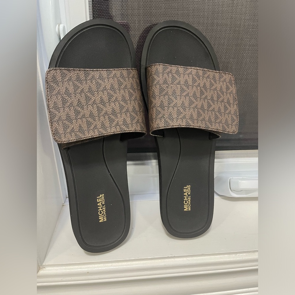 Michael Kors MK Signature Logo Print Wade Slide
